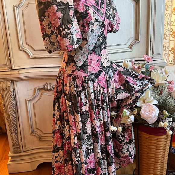 ❤️PRINCESS FLORAL DRESS, PUFF SLEEVES DROPPED WAIST VINTAGE 1980’s SZ 6 LIKE NEW - Picture 8 of 11